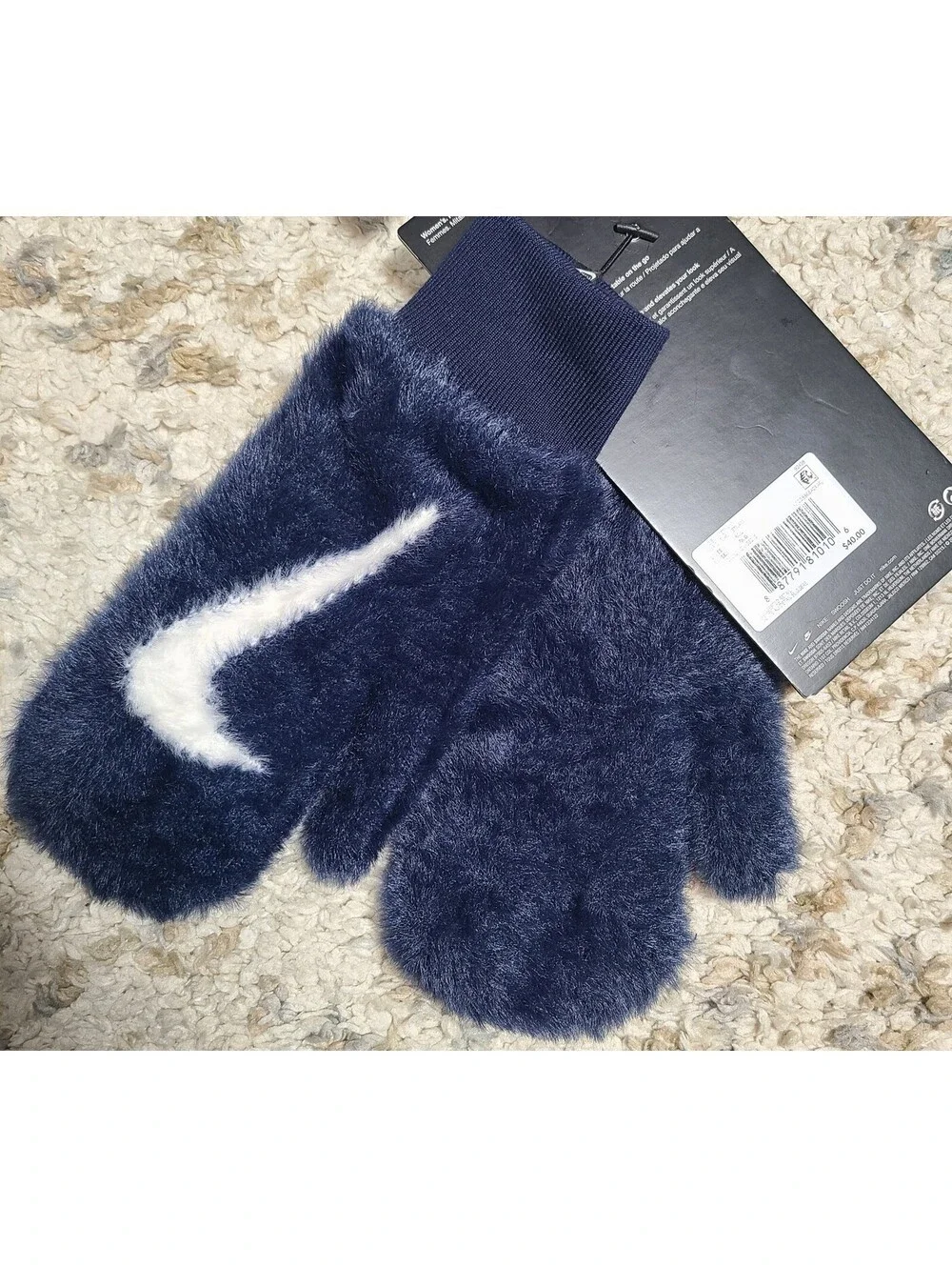 Brand new Nike plush knit mittens